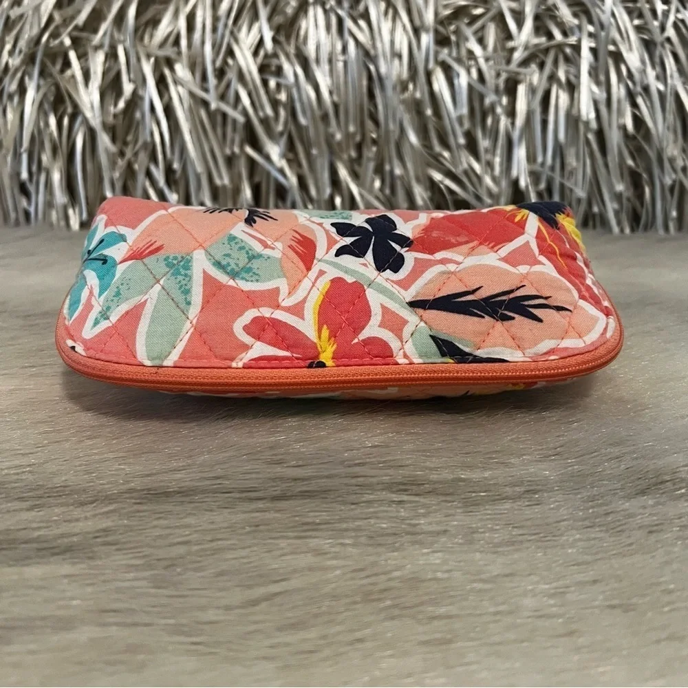 VERA BRADLEY Rain Forest Lily 2023 Coral Cosmetic Case Green Floral Tropical